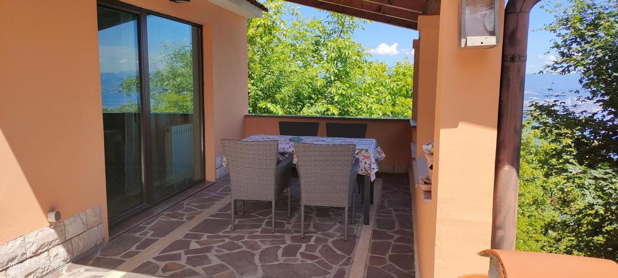 Pergola Apartment *